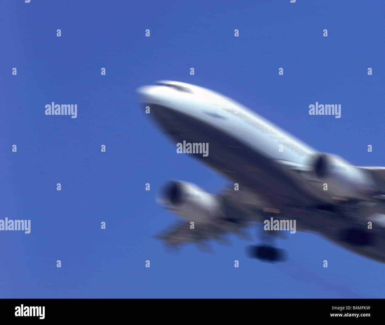 digitale Verbesserung Flugzeug Tiefflug Stockfoto