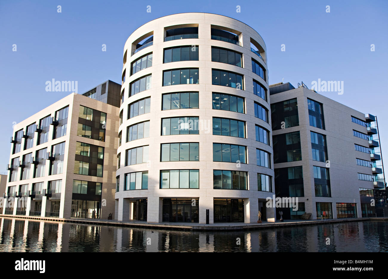 Kings Place, York übrigens King Cross, London. Musik, Kunst und Bürogebäude neben Regent es Canal. Stockfoto