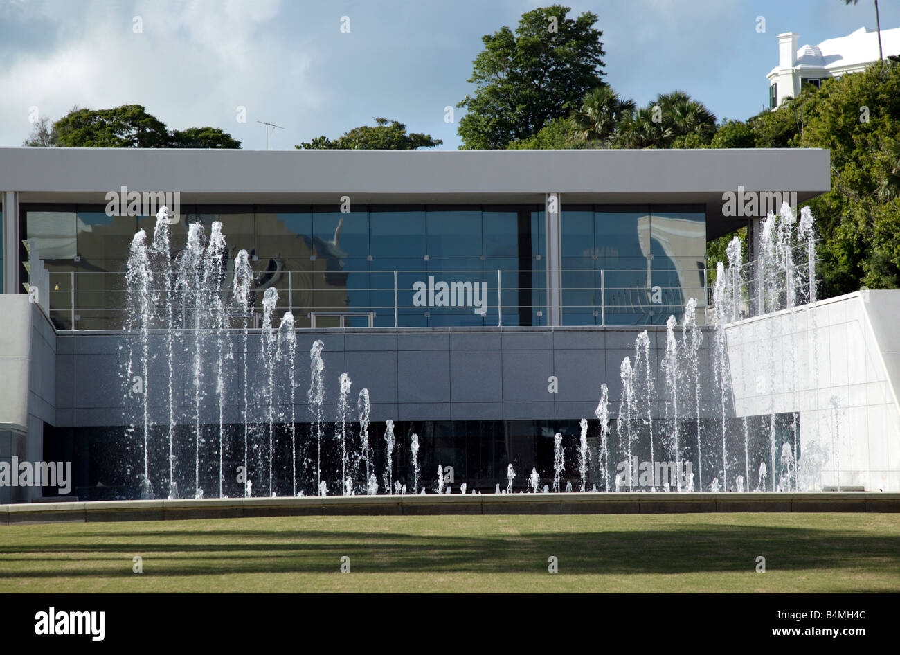 Frontalen Schuss Bacardi-Hauptquartier in Hamilton Bermuda entwickelt mein Architekt MIles Van de Rohe Stockfoto