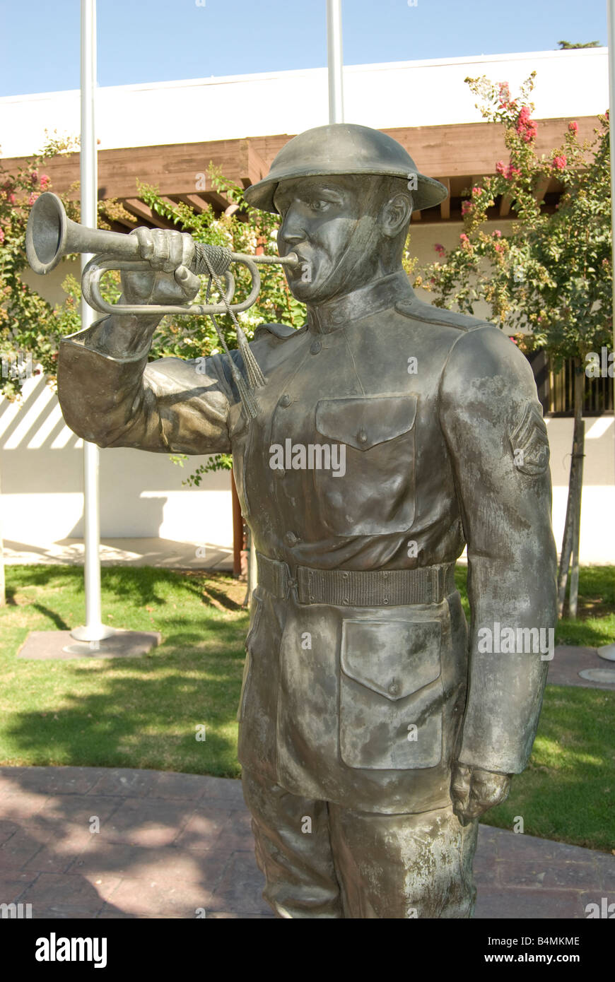Statue des ersten Weltkrieges Soldat auf einem Kriegerdenkmal in Clovis, Kalifornien. Stockfoto