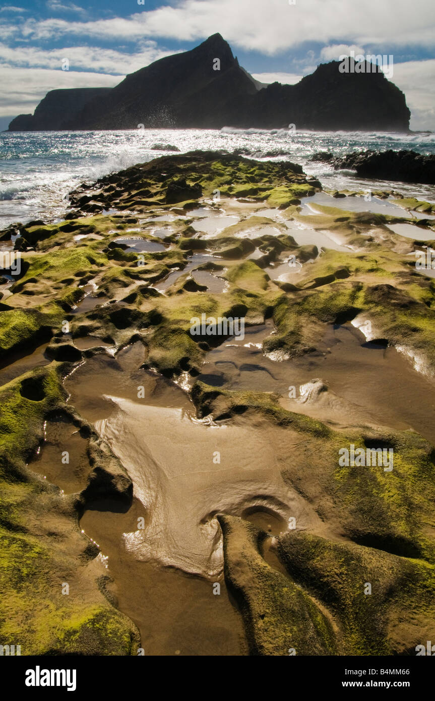 Ilhéu de Baixo Ou da Cal von Ponta da Calheta den südlichsten Punkt von Porto Santo der benachbarten Insel Madeira Stockfoto