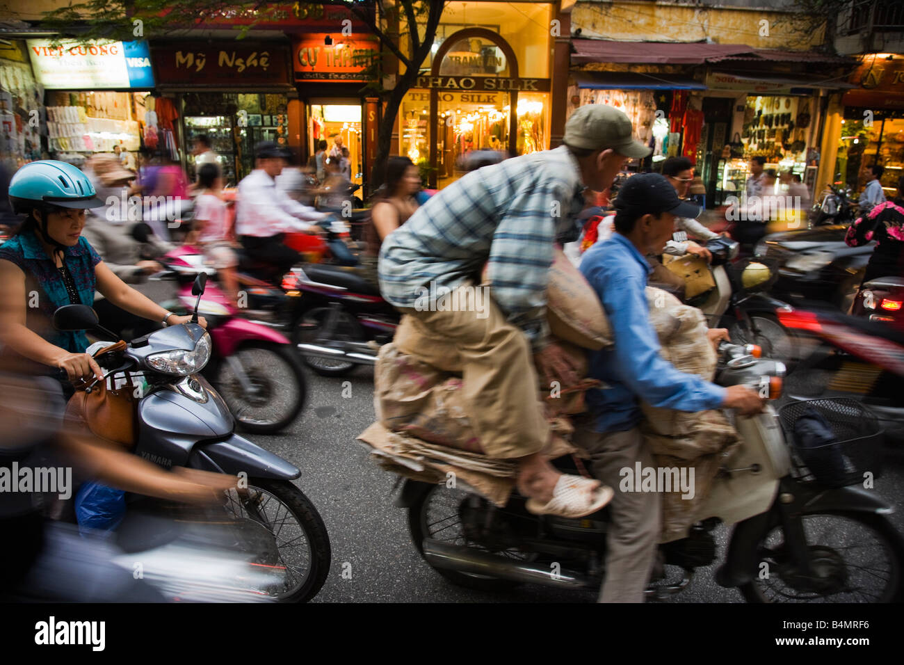 Feierabendverkehr; Hanoi, Vietnam Stockfoto