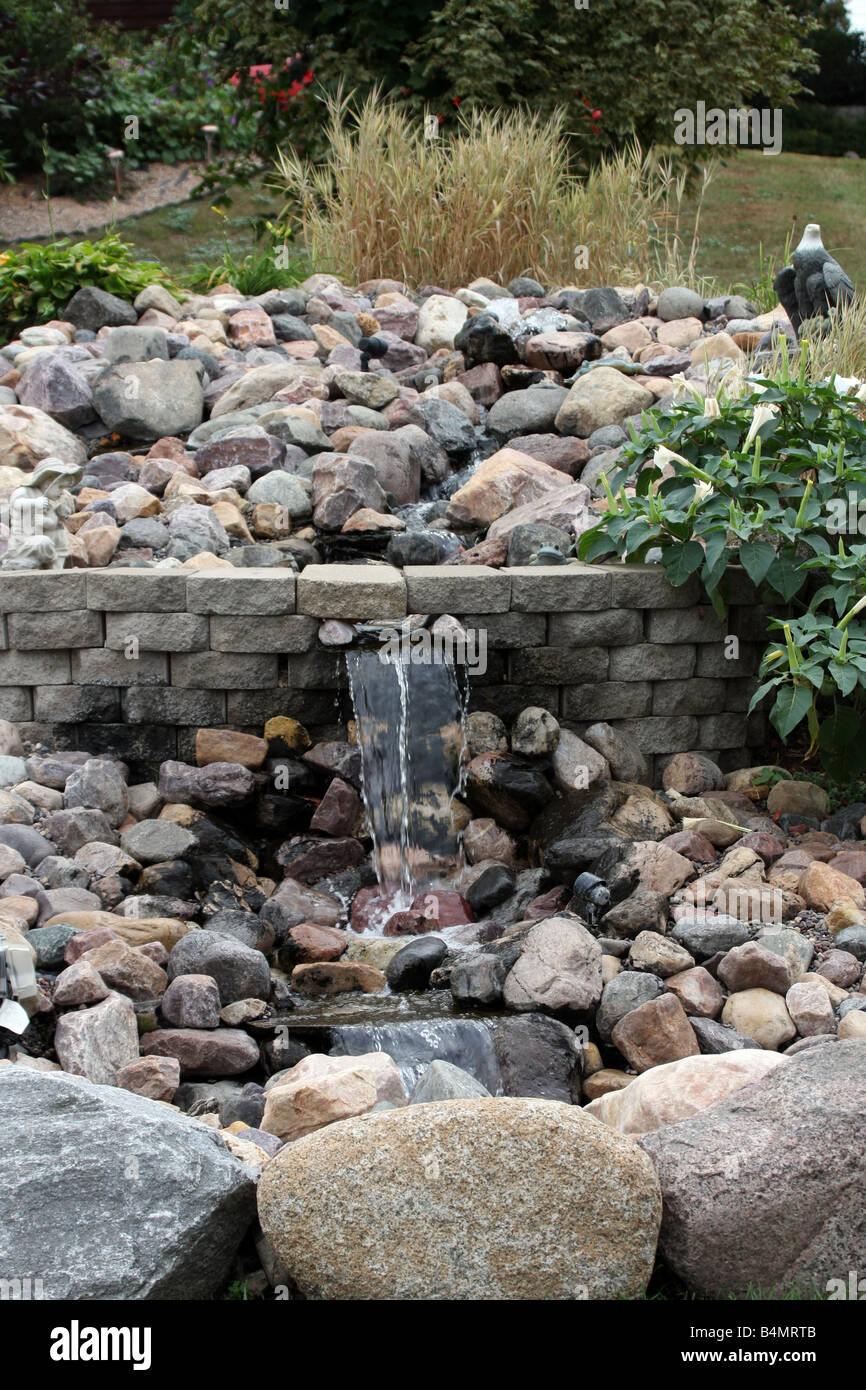Gartenteich Mit Wasserfall Stockfotos Und Bilder Kaufen Alamy