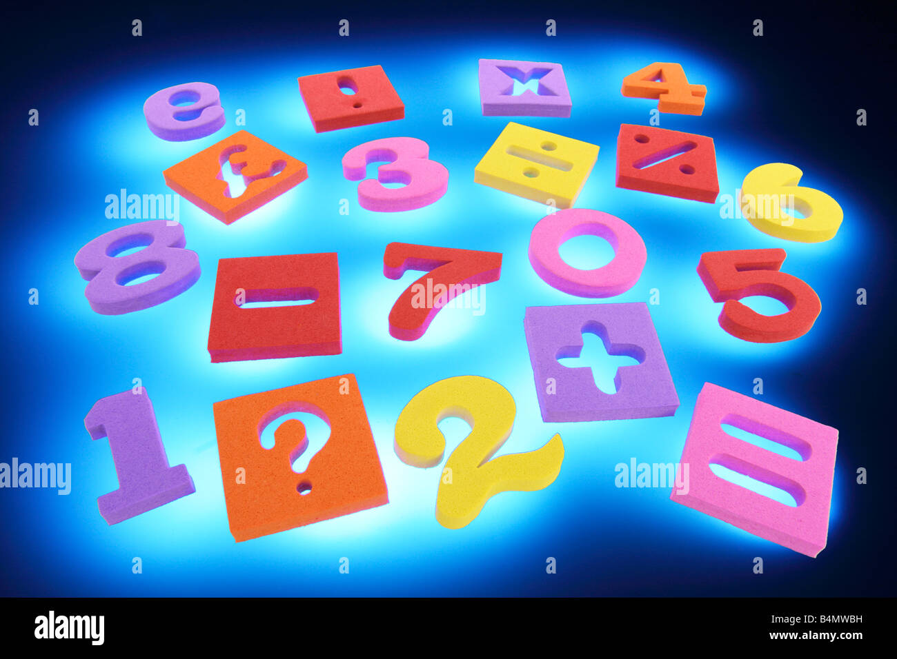 Kunststoff Zahlen und mathematische Symbole Stockfoto