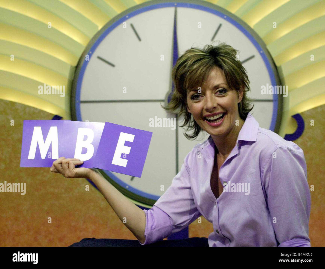 Carol Vorderman Juni 2000 TV Moderatorin ausgezeichnet MBE in Birthday  Honours List beim Countdown Studio Yorkshire Fernsehen in Leeds  Stockfotografie - Alamy