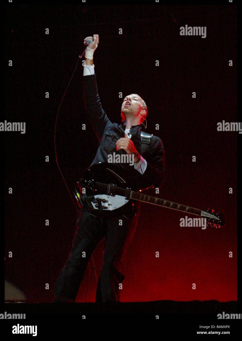 Coldplay s Chris Martin auf der Bühne am Samstagabend V Festival 2003 Chelmsford Stockfoto