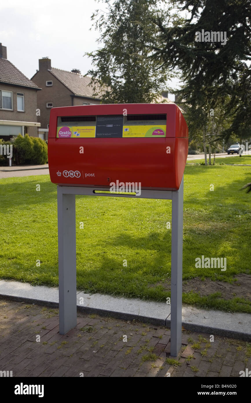 Ehemaligen roten Briefkasten der holländischen Post TNT Stockfoto