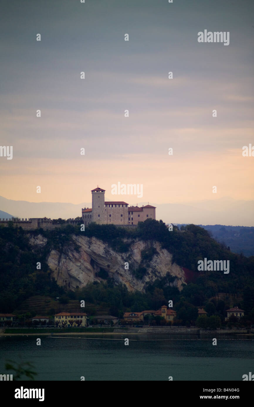 Angera Rocca Borromeo di Angera, Lago Maggiore, Italien Stockfoto