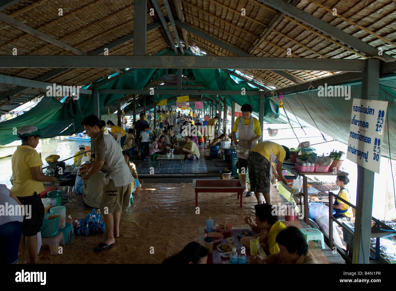 Taling Chan Floating Market schwimmendes Restaurant Stockfoto