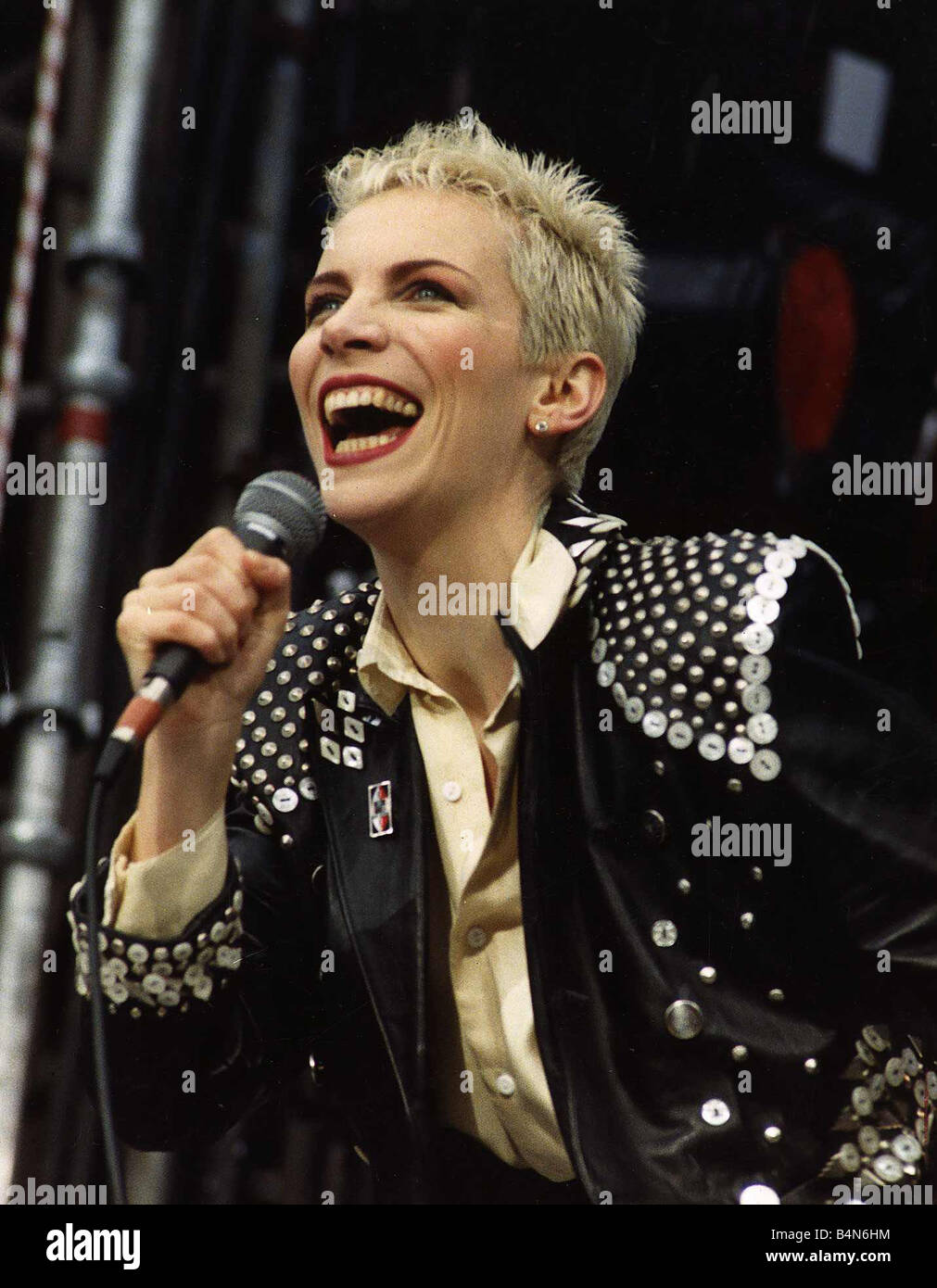 Pop-Sängerin Annie Lennox in Konzert Stockfoto