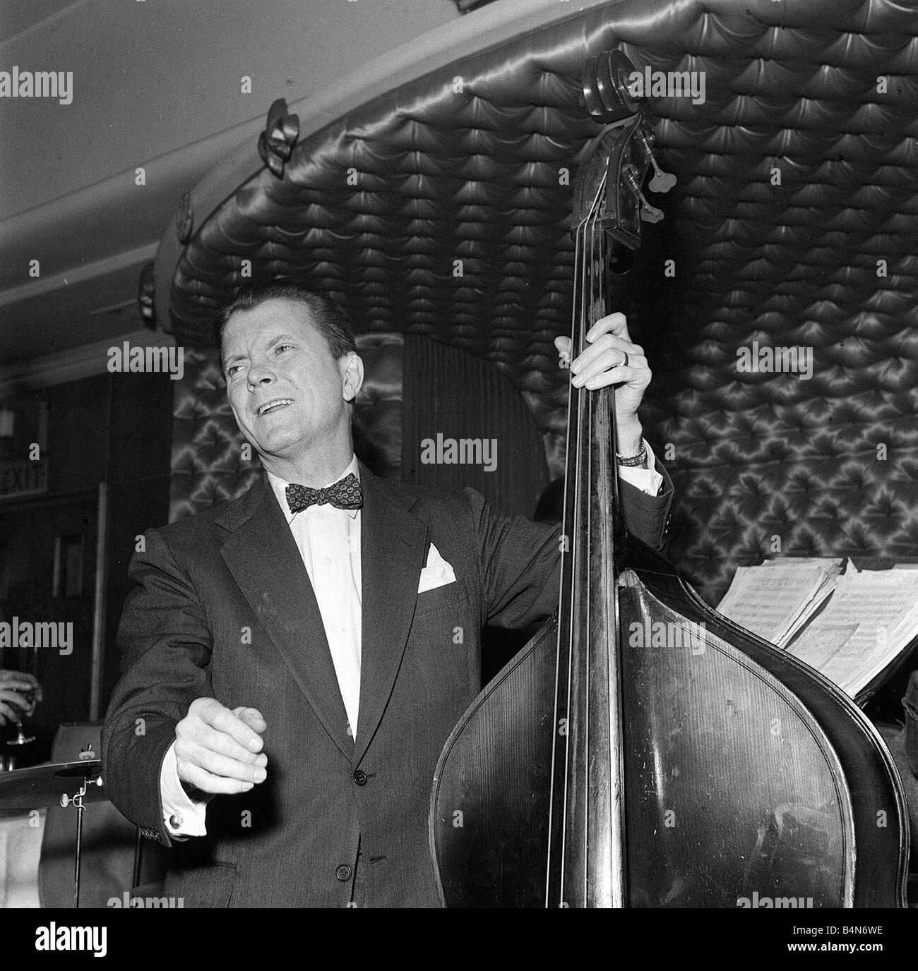 Eddie Condon Januar 1957 erfanden das jazz-Konzert mit Leistung bei New York s Carnegie vor mehr als 15 Jahren gesehen hier bei Jack Club Brewer Street London Stockfoto