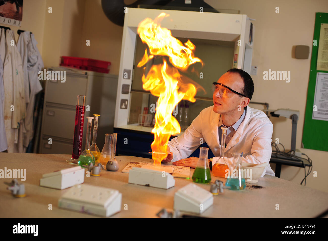 Head of Science an der Volkshochschule Süd Dartmoor, Devon, Mark Gale, ein Lehrer für Naturwissenschaften. Stockfoto