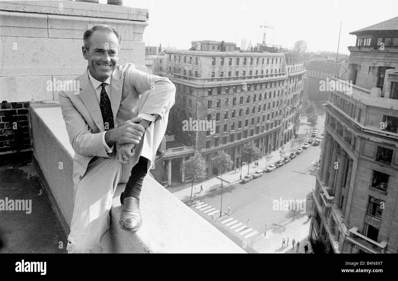 Henry Fonda auf dem Dach eines Hauses Fernsehen September 1959 Stockfoto