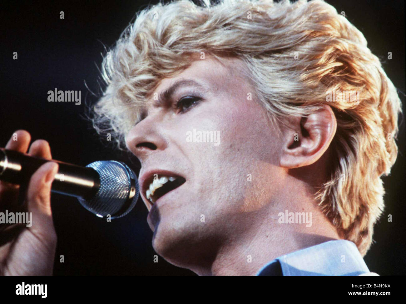 David Bowie-Pop-Sängerin erklingt in Milton Keynes Bowl im Jahr 1983 Stockfoto