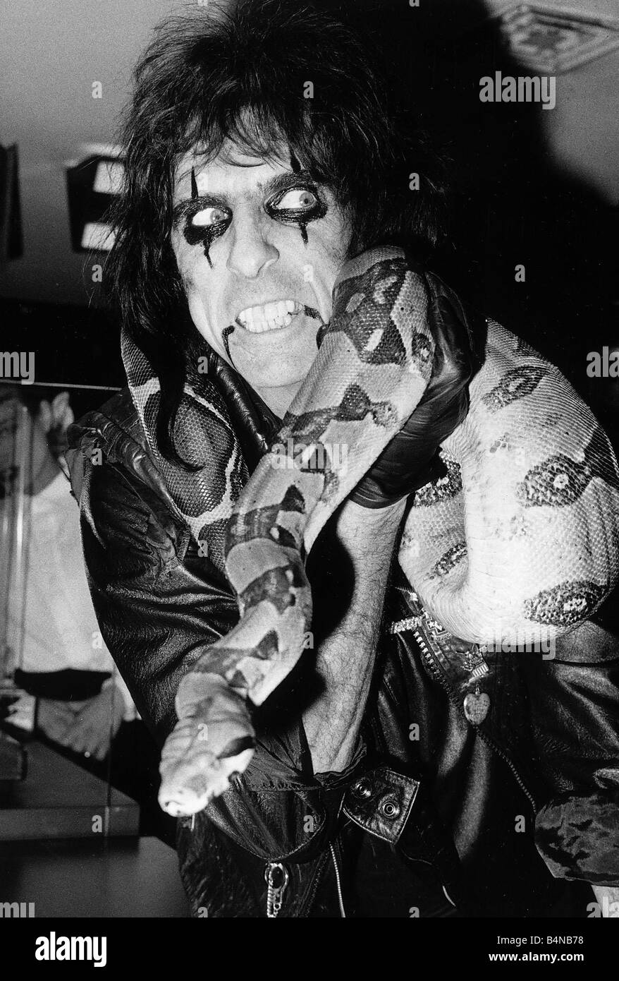 Alice Cooper-amerikanische Rock-Sängerin mit Haustierschlange 1986 Stockfoto