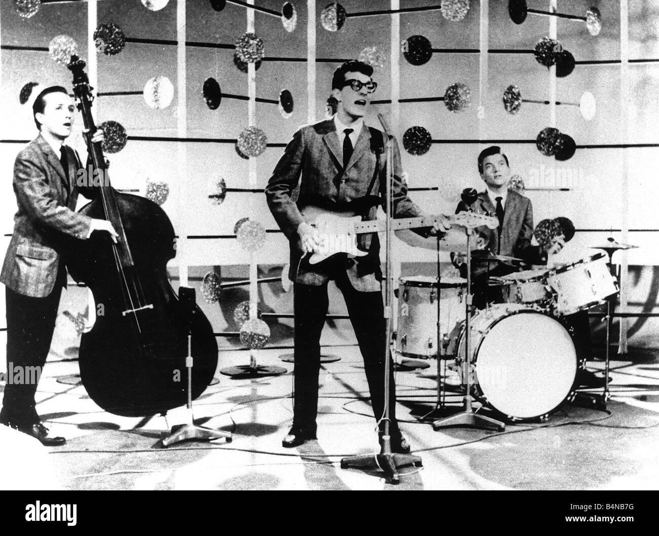 Buddy Holly and The Crickets Popgruppe mit Jerry Allison und Joe Maudlin auf Off The Record-TV-Show ca. 1955 Stockfoto