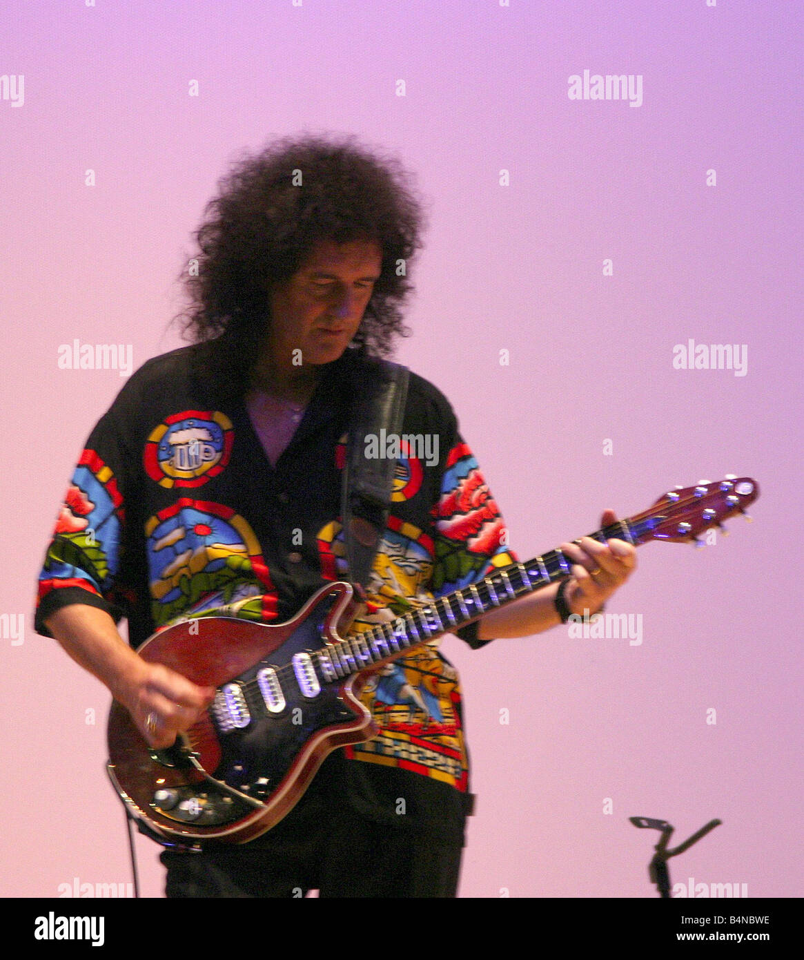 Brian Mai Gitarrist Fotos Und Bildmaterial In Hoher Aufl sung Alamy brian-mai-gitarrist-fotos-und-bildmaterial-in-hoher-aufl-sung-alamy