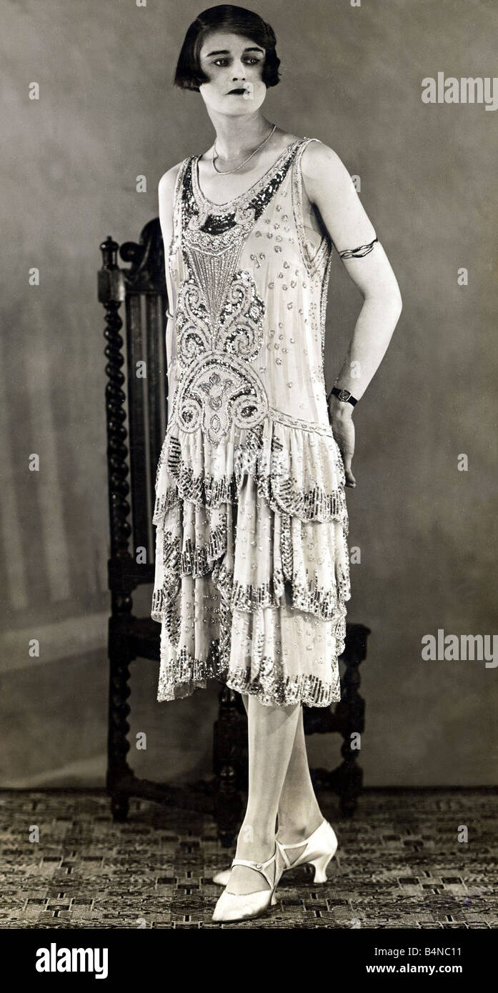 Mode der 1920er Jahre Abendkleid Juli 1926 Abendkleid Pailletten und Diamante Stickerei auf chiffon-blättrige Rock Schattierung von Palle, tief rosa Eve Valere Stockfoto