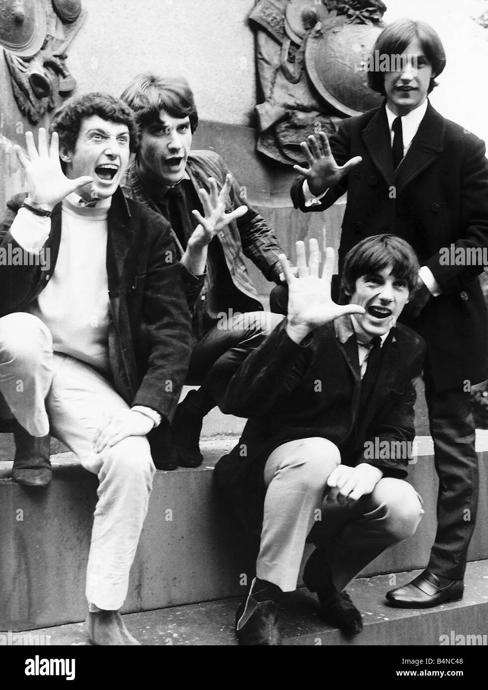 Die Knicke pop Gruppe mit Mick Avery Pete Quaife Dave Davies und Ray Davies ca. 1966 Stockfoto