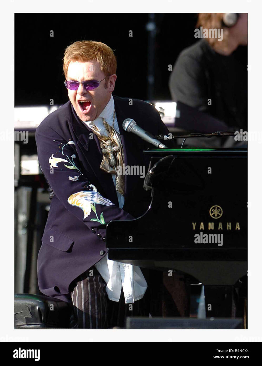 Elton John Sänger vampier in Kilmarnock FC Rugby Park Juni 2005 Schottland Stockfoto