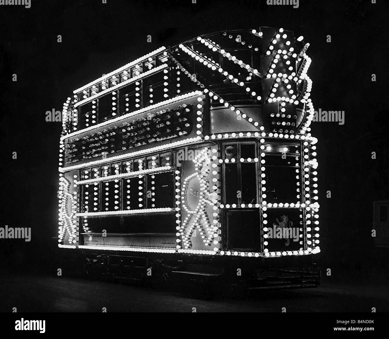 Transport von Straßenbahnen 1933 ein Straßenbahnwagen in dekorative Leuchten abgedeckt Stockfoto
