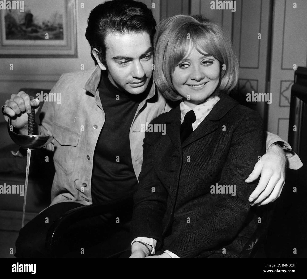 Neil Diamond S nger und S ngerin Lulu 1967 Stockfotografie Alamy