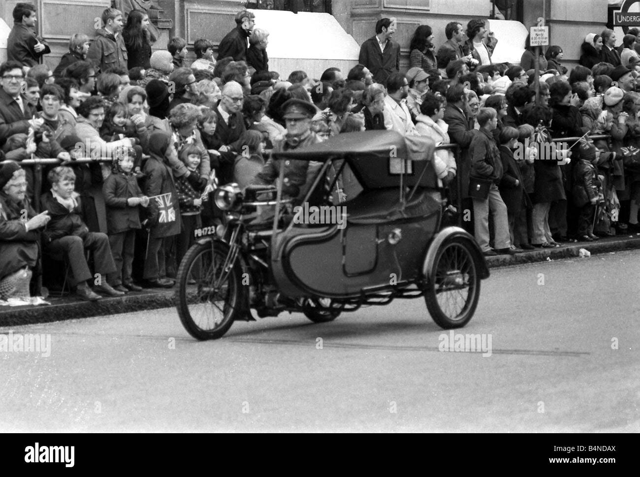 Herr zeige Bürgermeister in London November 1971 den Herrn Bürgermeister Show Motorrad und Beiwagen Stockfoto