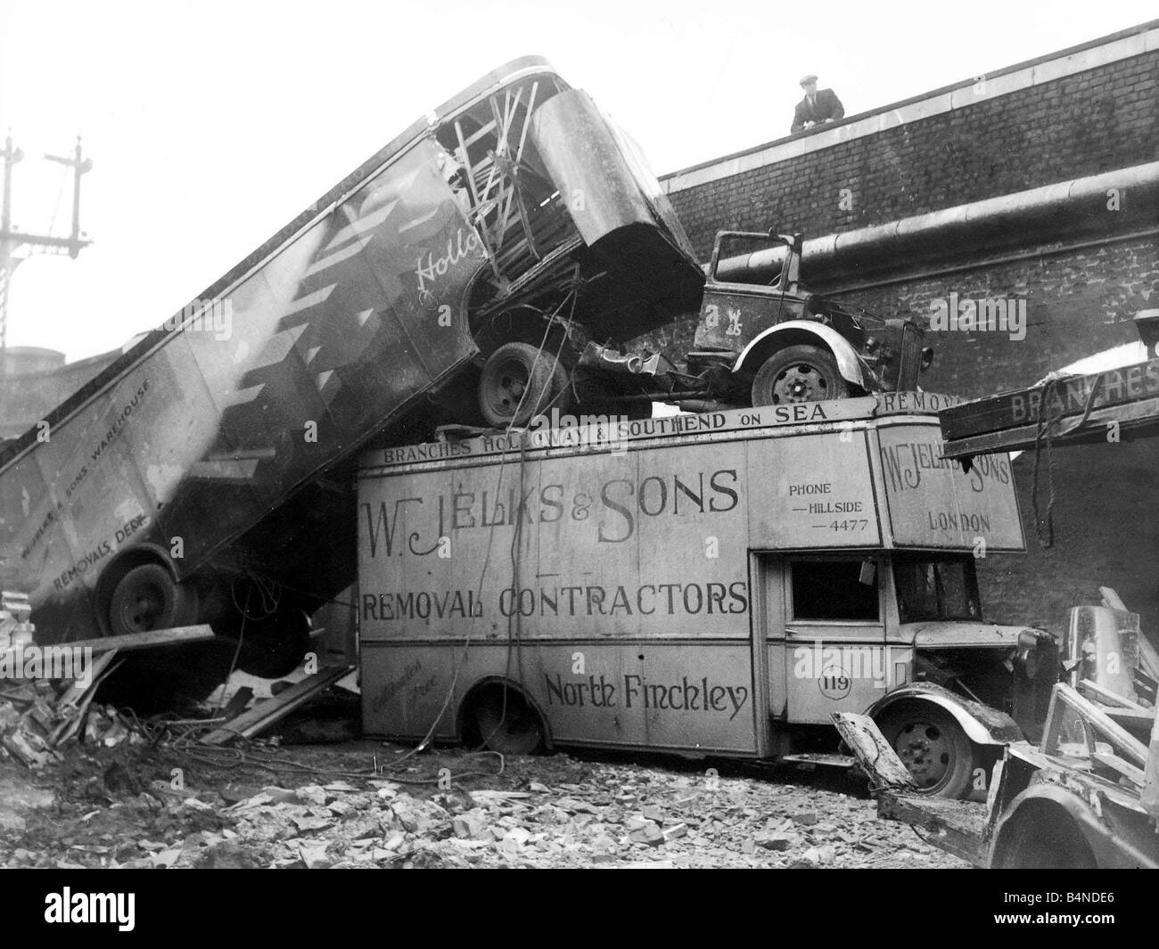 WW2 Luftangriff beschädigt beschädigt Lastwagen nach dem Blitz ca. 1941 Stockfoto