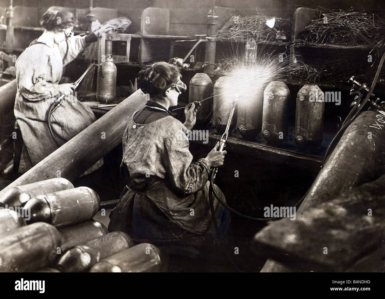 Frauen XM29 Arbeitnehmer bei der Munition Fabrik zur Herstellung von Bomben März 1916 Stockfoto