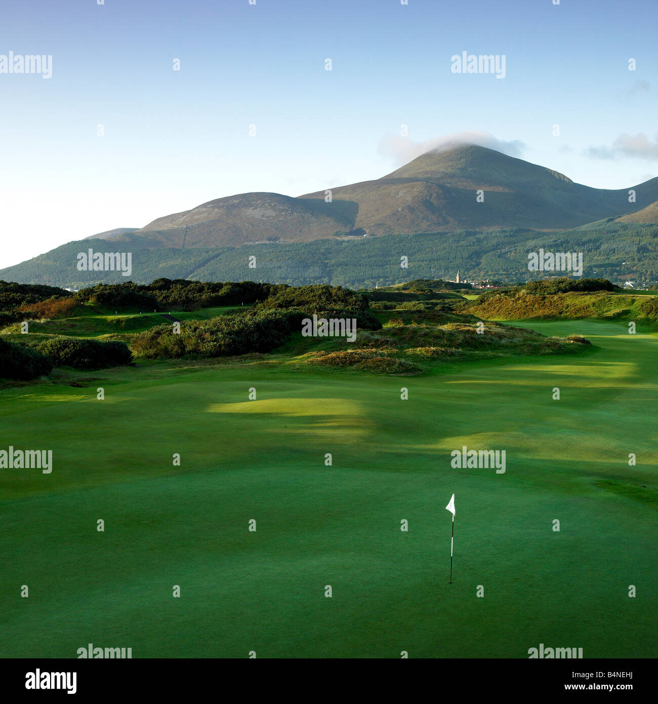 Royal County Down Golf Club Newcastle Nordirland Mourne Mountains im Hintergrund Stockfoto