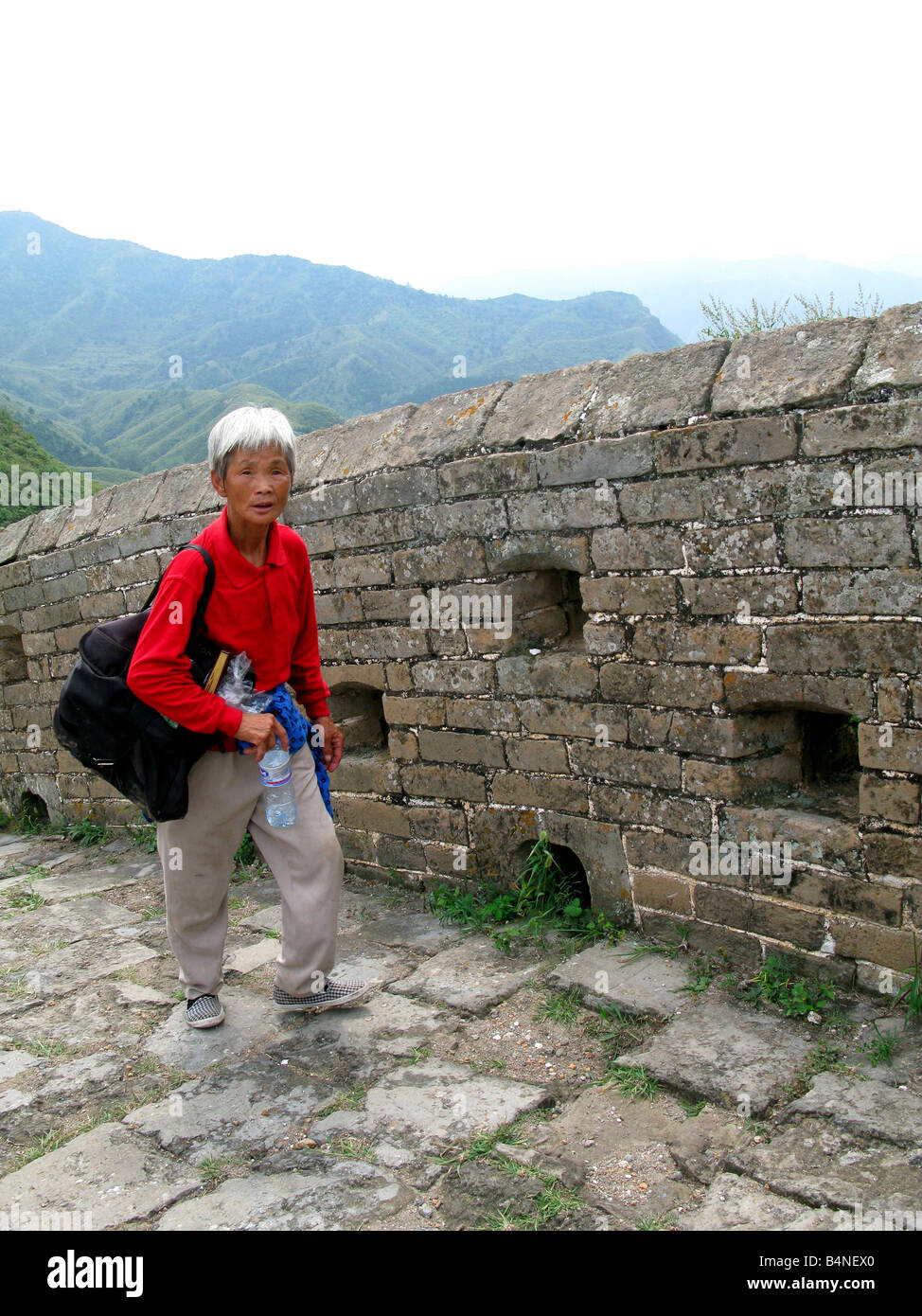 Weibliche Hawker auf der Great Wall Of China Asien Stockfoto