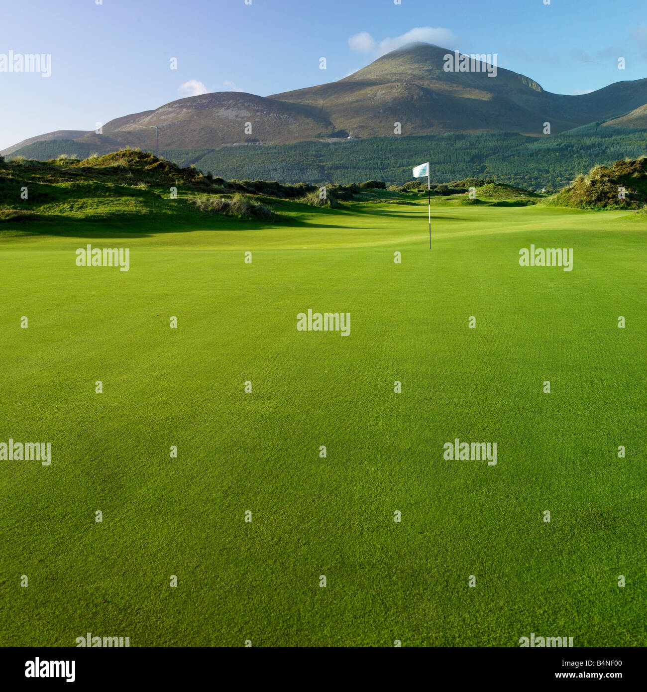 Royal County Down Golf Club Newcastle Nordirland Mourne Mountains im Hintergrund Stockfoto