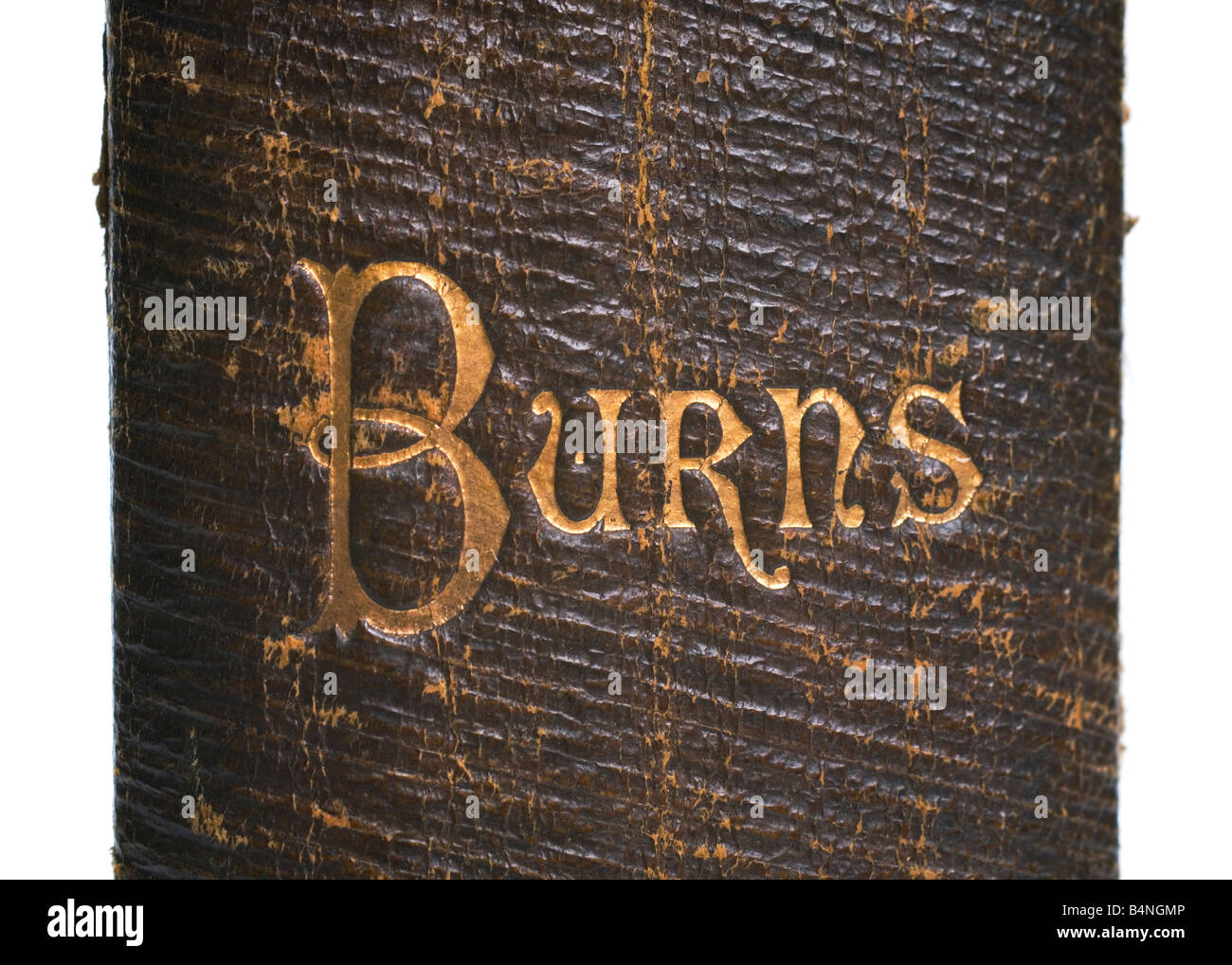 Der Name des Autors Robbie Burns graviert in Gold auf dem Ledereinband eines alten Buches seiner Werke Stockfoto