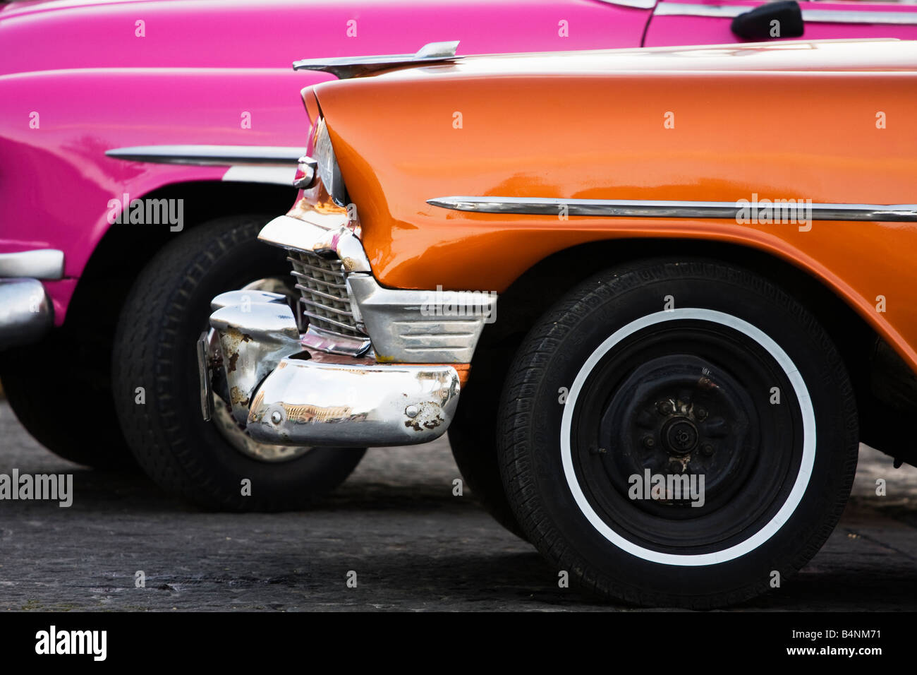 Vintage American Taxis im Paseo del Prado; Havanna, Kuba Stockfoto
