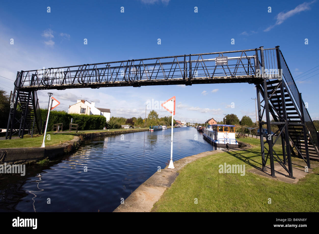 Ramsdens Fußgängerbrücke über die Aire und Calder Navigation an Stanley Fähre, Wakefield, West Yorkshire, Großbritannien Stockfoto