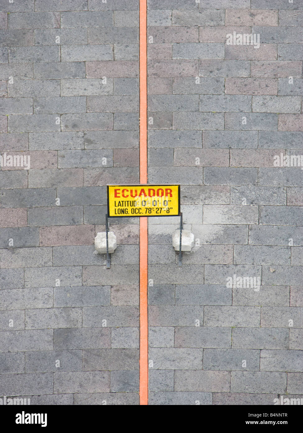 Die Äquator Linie Äquator Aequator QUITO ECUADOR Grenze gebunden Grenzlinie Quito Ecuador Hauptstadt außerhalb Südamerikas, Stockfoto Die Äquator Linie Äquator Aequator QUITO ECUADOR Grenze gebunden Grenzlinie Quito Ecuador Hauptstadt außerhalb Südamerikas, Stockfoto