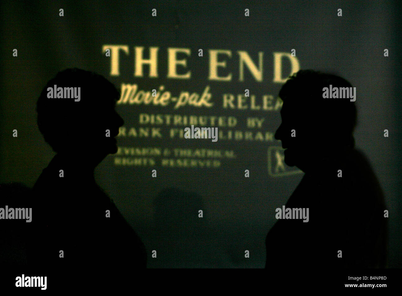 Alten Alter Rentner Filme klassische an Emmanuel Kirche Salford. Stockfoto