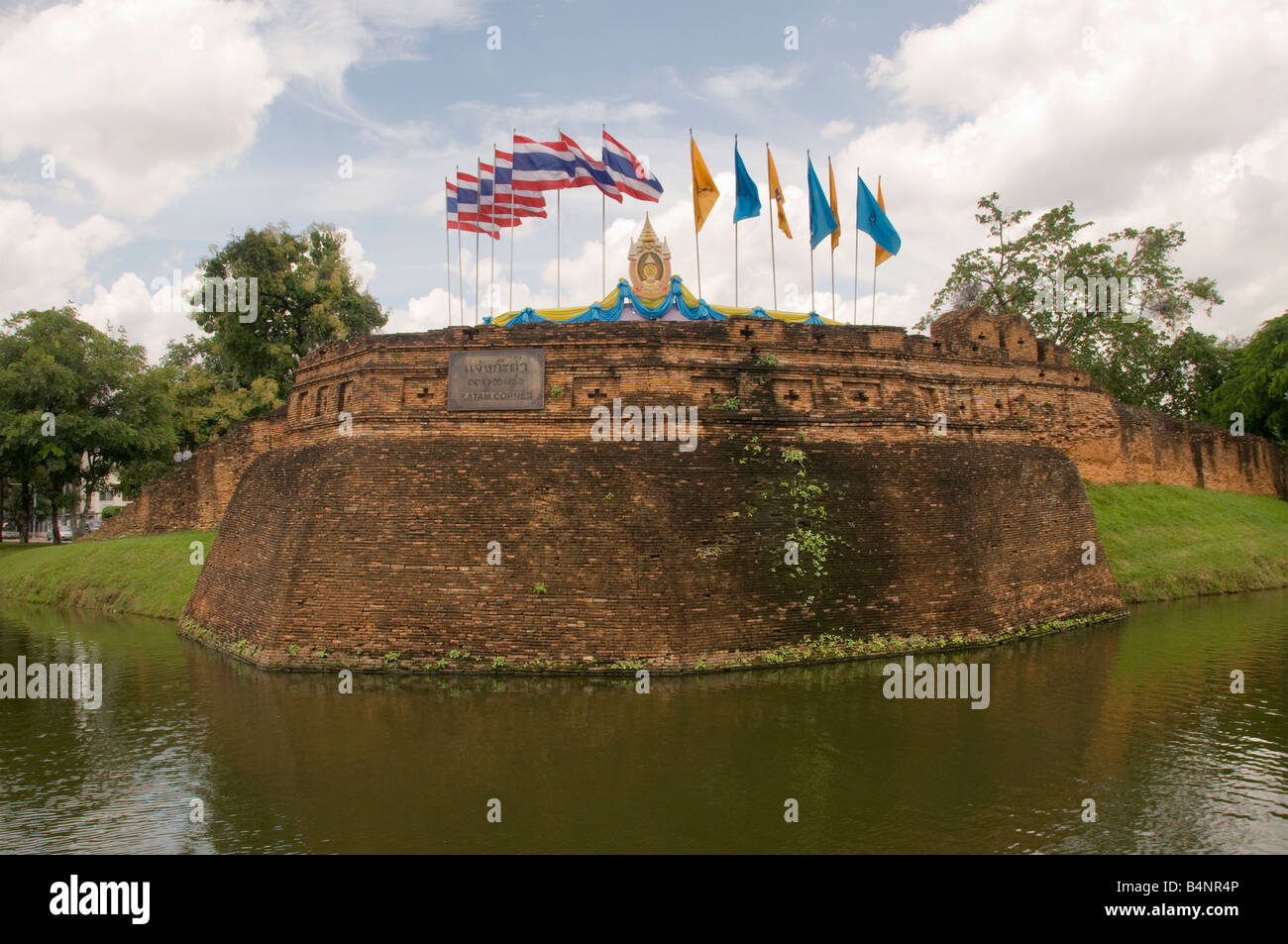 Teil der alten Stadtmauer auf dem Graben in Chiang Mai Thailand Stockfoto