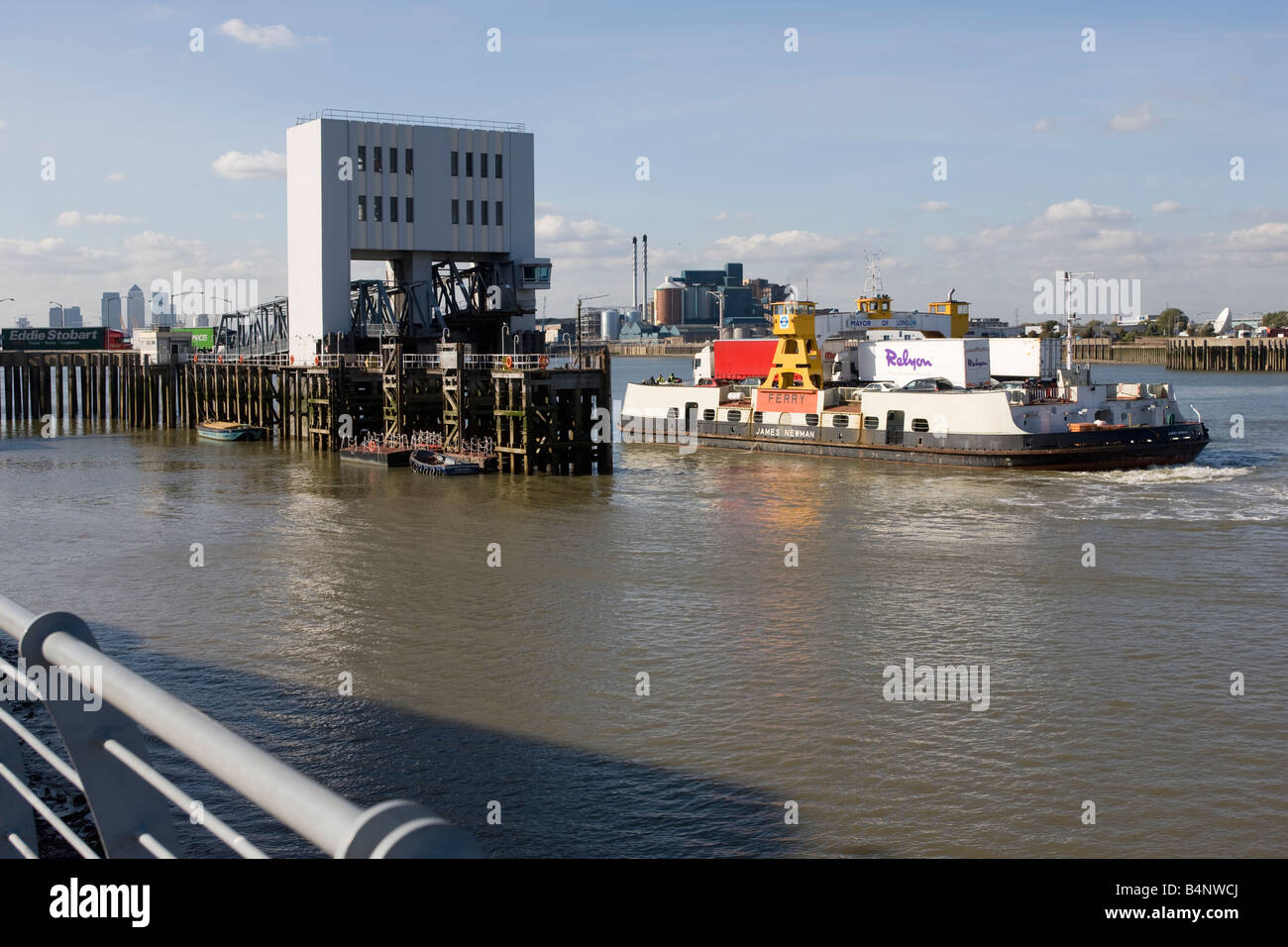 Die Woolwich Fähre Fluss Themse London Stockfoto