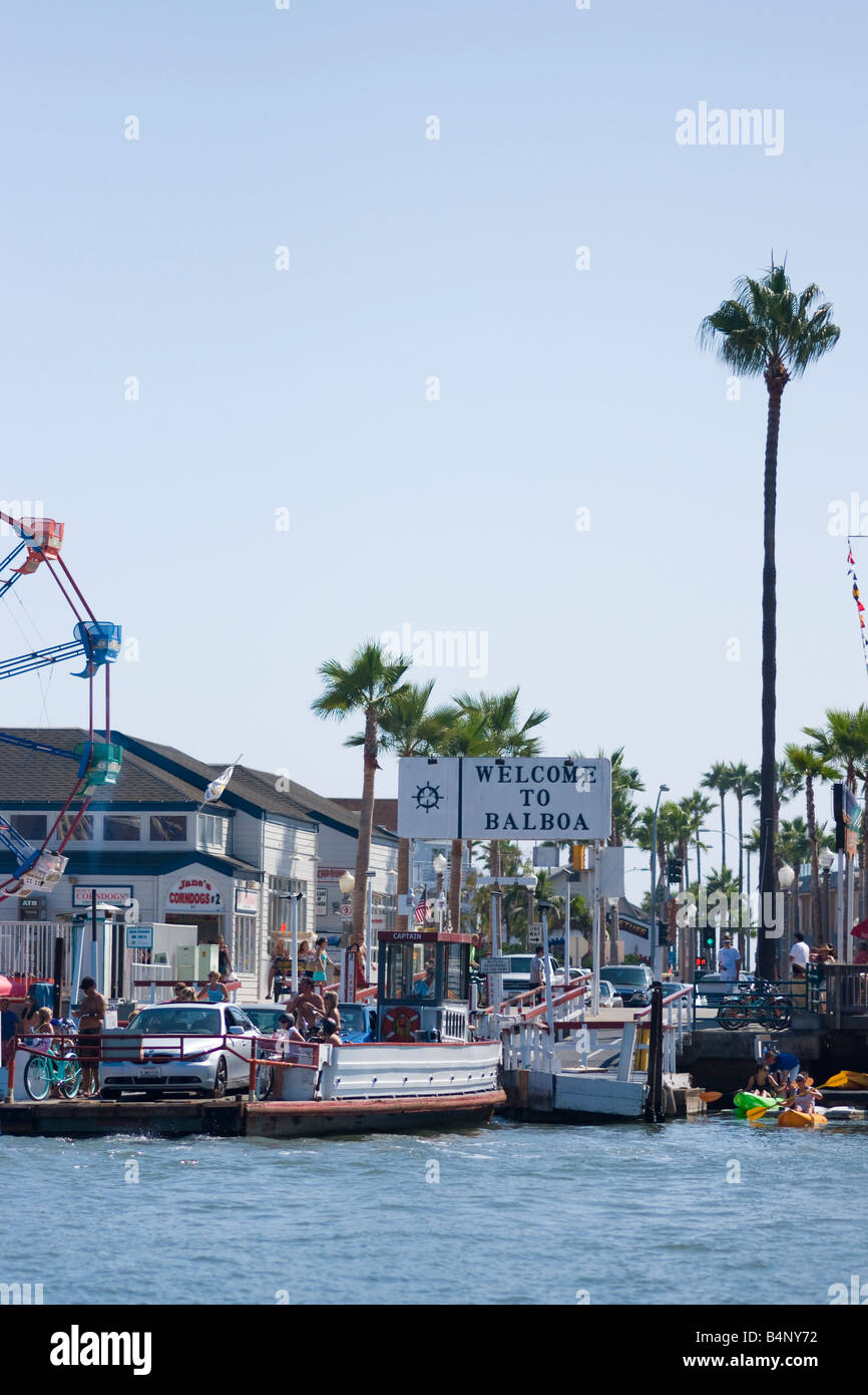 Riesenrad und Fähre in Newport Beach, Kalifornien. Stockfoto