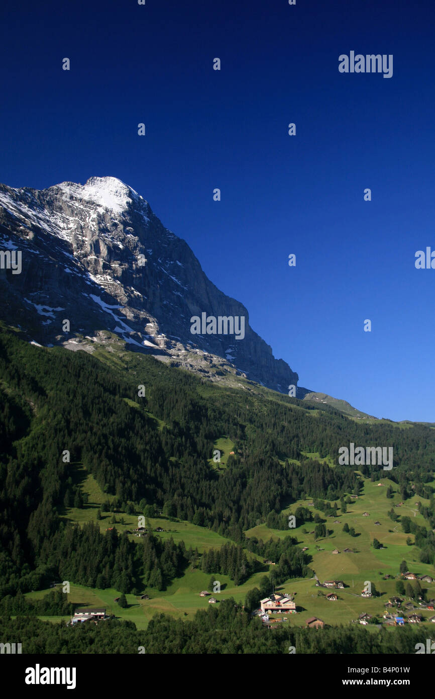 Die Nordwand des Eigers von Grindelwald, Jungfrau Region Südschweiz gesehen. Stockfoto