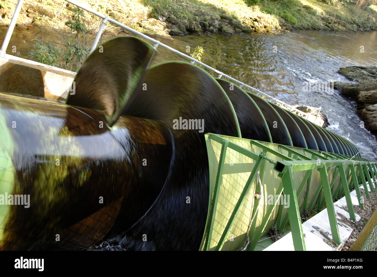 Archemedies Schraube Hydro Power Station am Dart Valley Country Park South Devon England Stockfoto