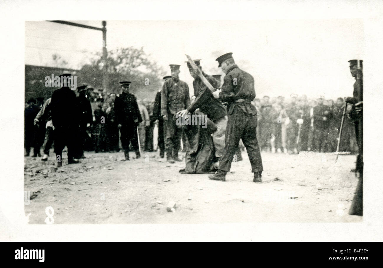 Alte Vintage Bild Postkarte 1930er Jahre mit einer Hinrichtung durch Enthauptung in China durch japanische Truppen der 1930er Jahre für nur zur redaktionellen Nutzung Stockfoto