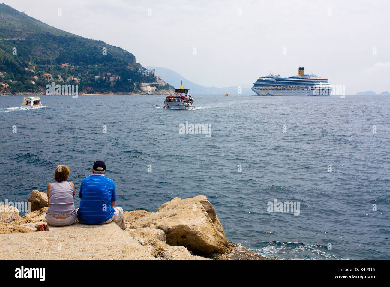 Kreuzfahrtschiff aus Dubrovnik Kroatien Stockfoto