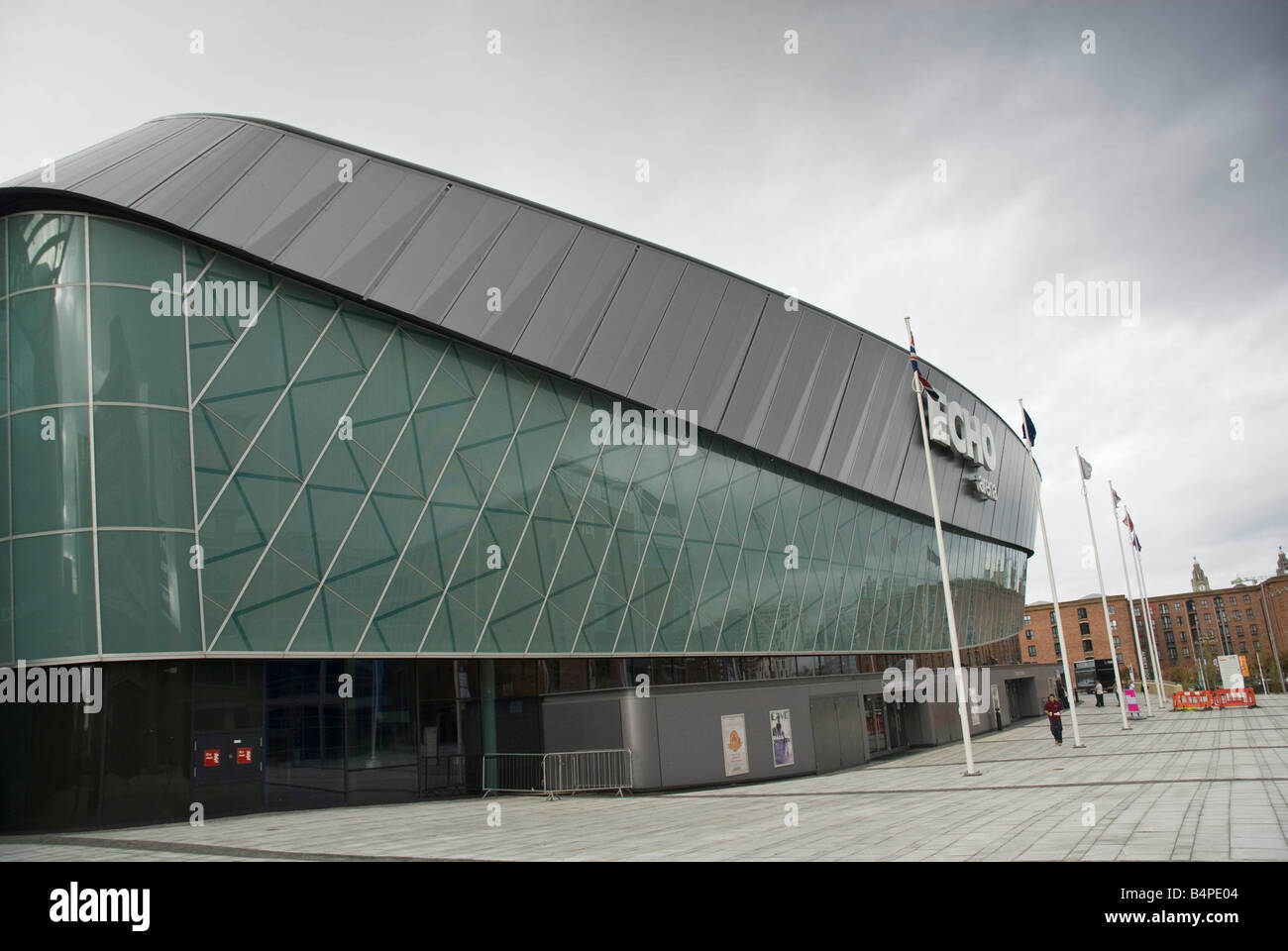 Der Echo-Arena auf Liverpool Pier Head am Wasser Stockfoto