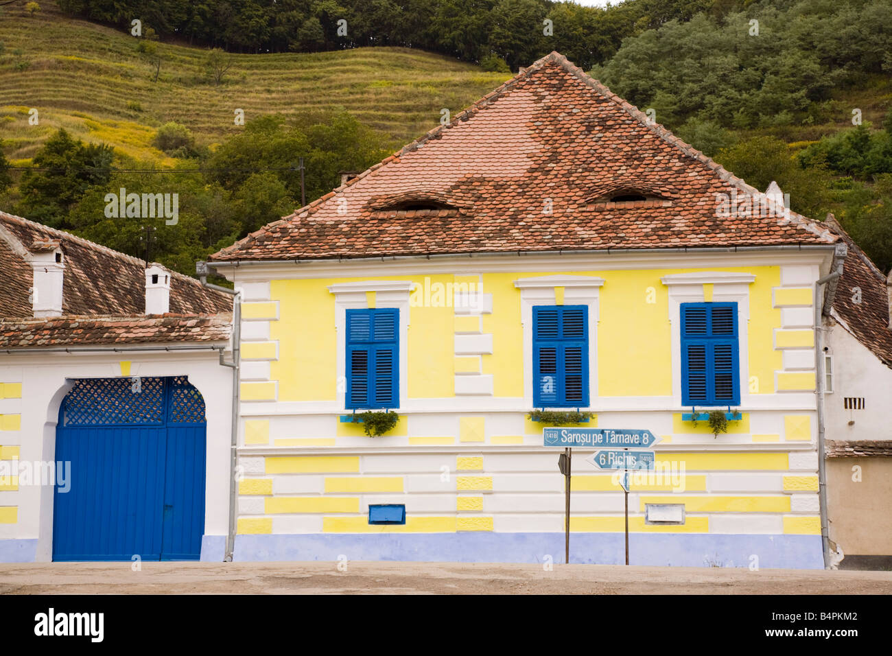 Birthälm Siebenbürgen Rumänien Europa traditionelle bunte Gästehaus im Dorf Stockfoto