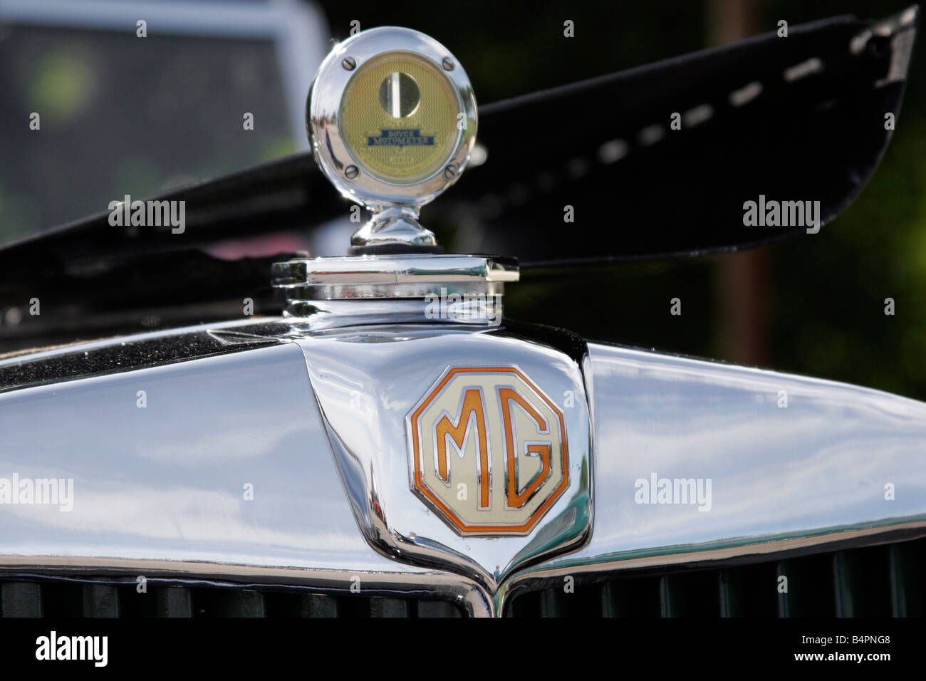 MG-Emblem auf einem Oldtimer Stockfoto