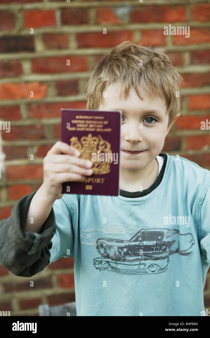 Kind mit britischen Pass Stockfoto