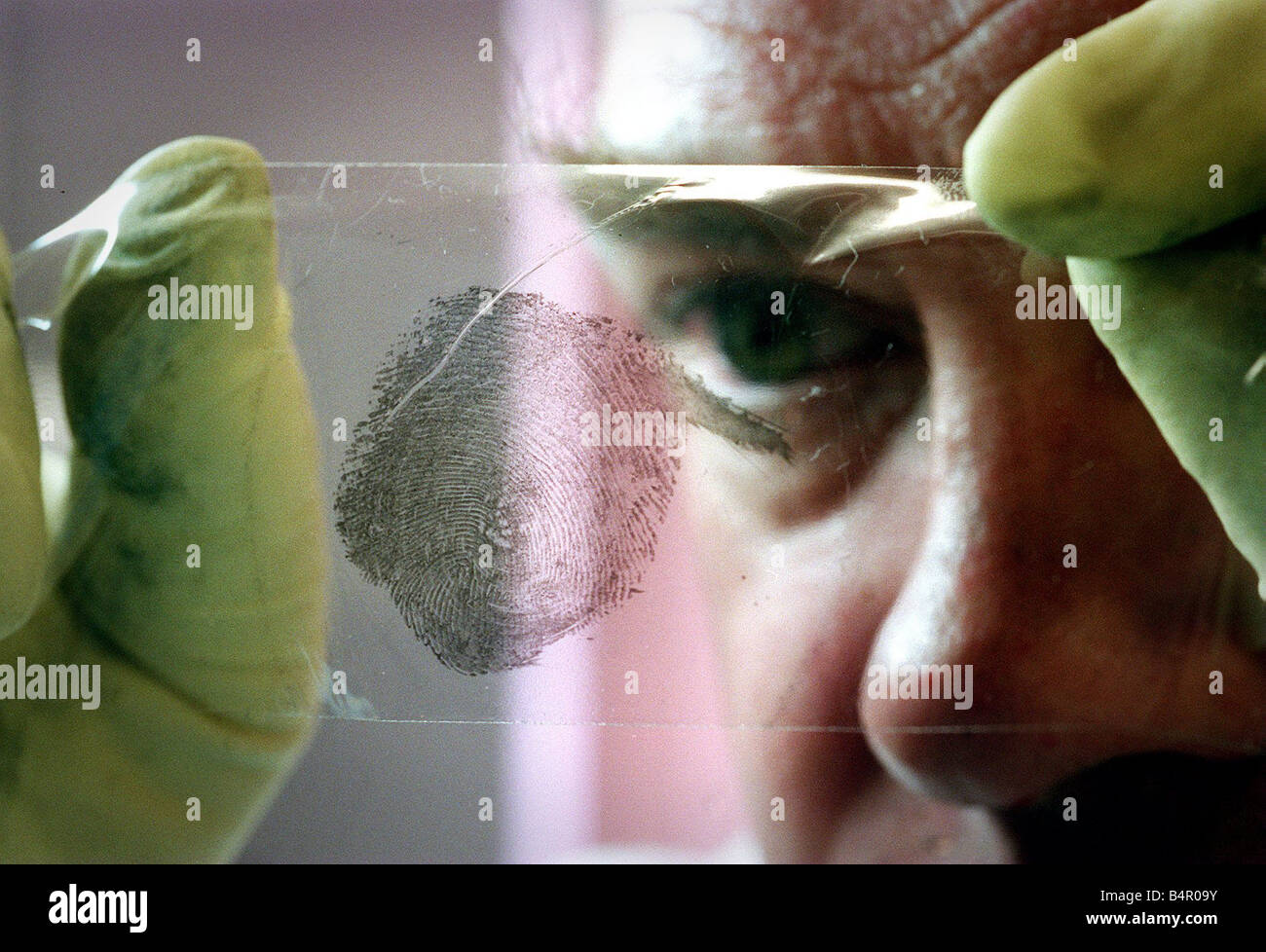 Strathclyde Polizei Fingerabdruck Einheit Mai 1999 Szenen des Verbrechens Abteilung Pitt Street Glasgow Finger drucken S C R O Stockfoto