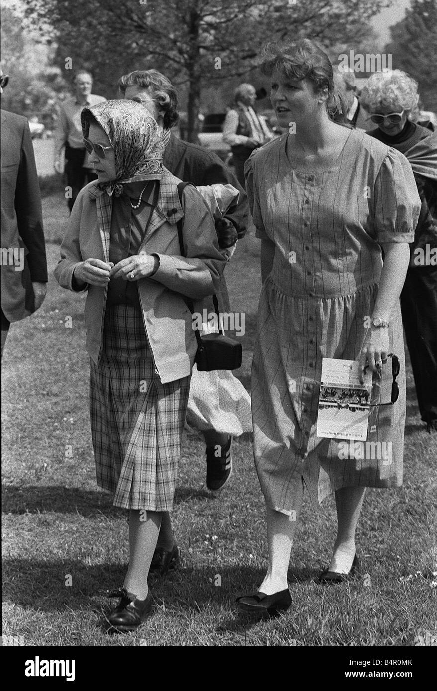 Die Königin und ihre Schwiegertochter Sarah Ferguson im Bild zusammen im Windsor Park für das jährliche Polo-Turnier Stockfoto